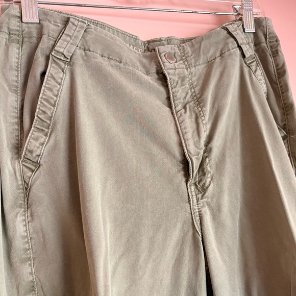💚American Eagle Outfitters Olive Cargo Pants - Picture 3 of 8